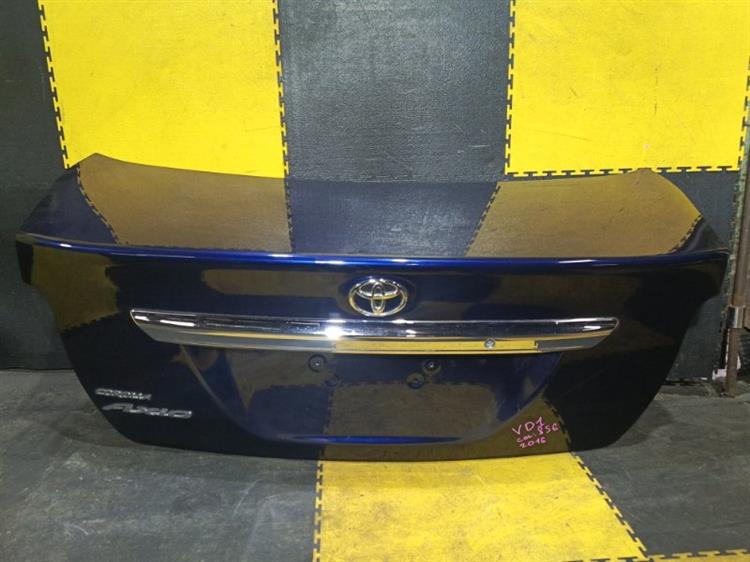 Крышка багажника Toyota Corolla Axio