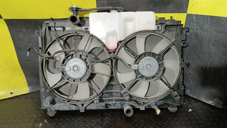 Радиатор основной Тойота Эсквайр в Колпино 116768
