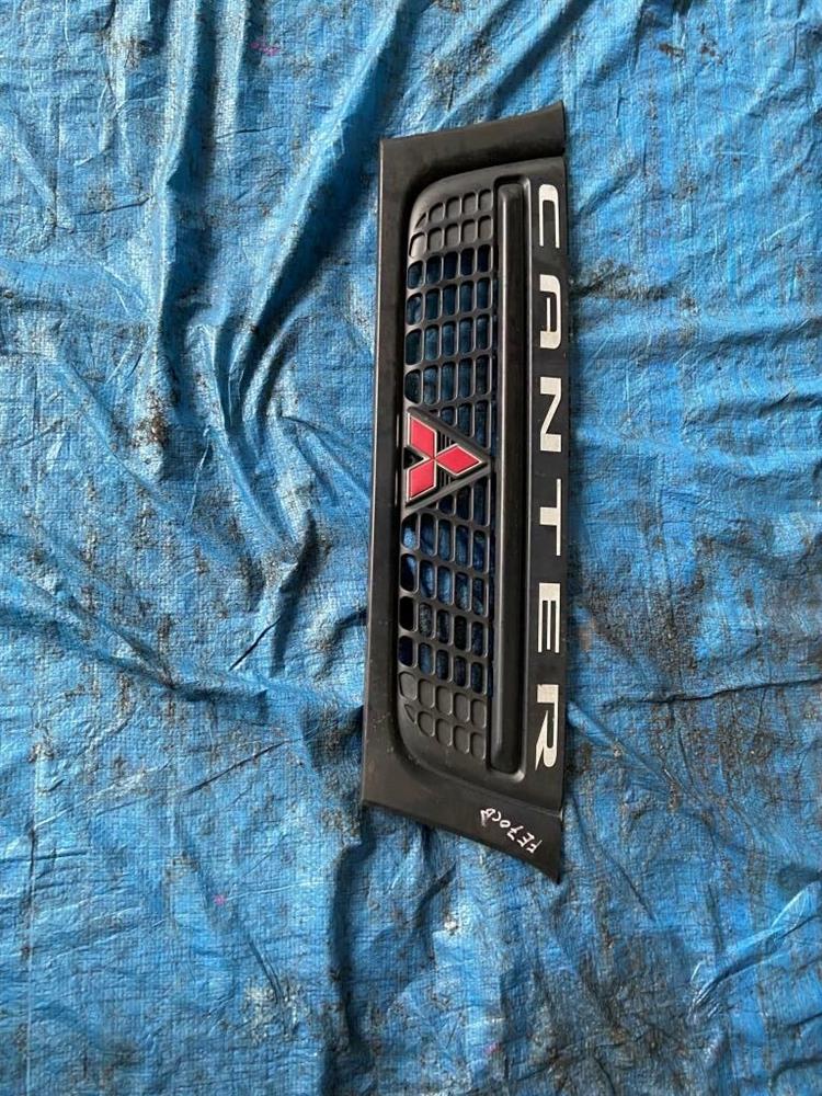 Решетка радиатора Mitsubishi Canter